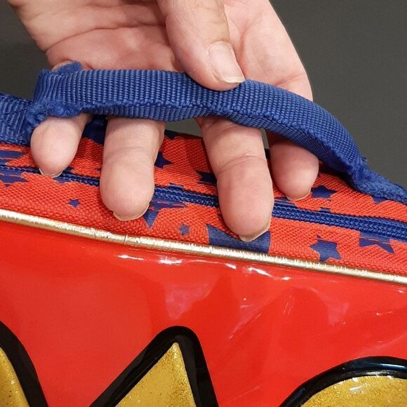 Wonder Woman Insulated Lunch Bag with Collectible Coffee Mug - Picture 10 of 16